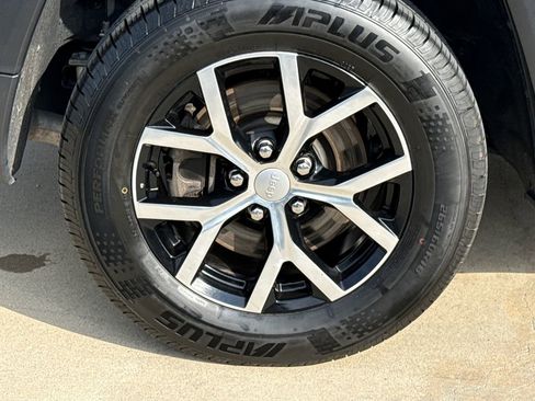 Used 2024 Jeep Grand Cherokee L Limited w/ Luxury Tech Group II AWD/4WD image 9
