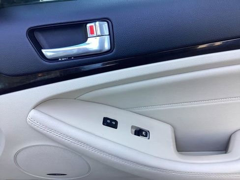 Used 2014 Kia Cadenza Premium w/ Luxury Package FWD image 18