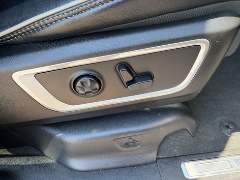 Used 2020 RAM 1500 Laramie AWD/4WD image 19
