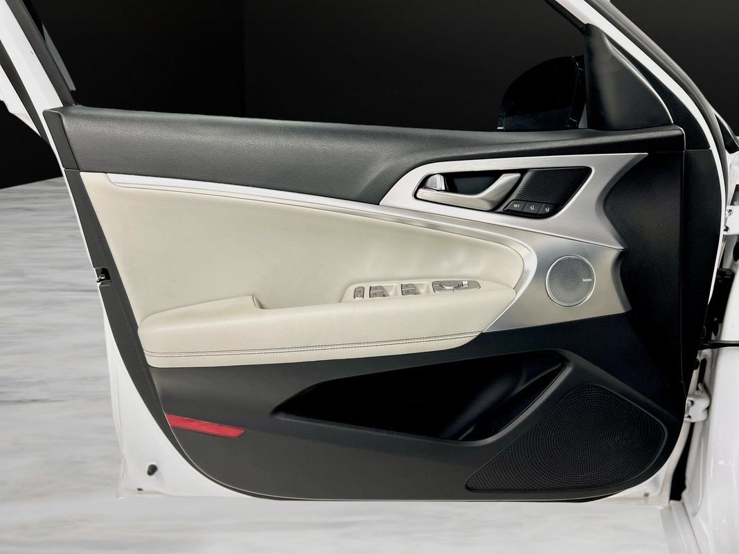 Used 2019 Genesis G70 2.0T Sport RWD image 37