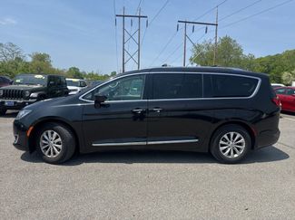 Used 2018 Chrysler Pacifica Touring-L FWD video 2