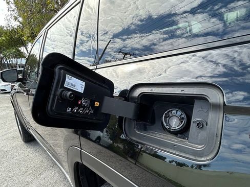 Used 2021 Jeep Grand Cherokee L Limited image 48