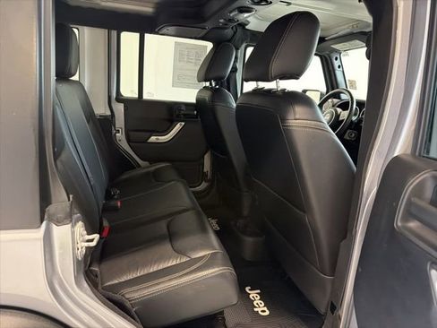 Used 2017 Jeep Wrangler Unlimited Rubicon w/ Connectivity Group AWD/4WD image 30