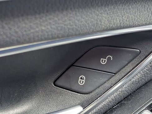 Used 2019 Mercedes-Benz C 300 Sedan image 27
