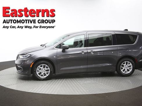Used 2023 Chrysler Pacifica Touring-L FWD image 60