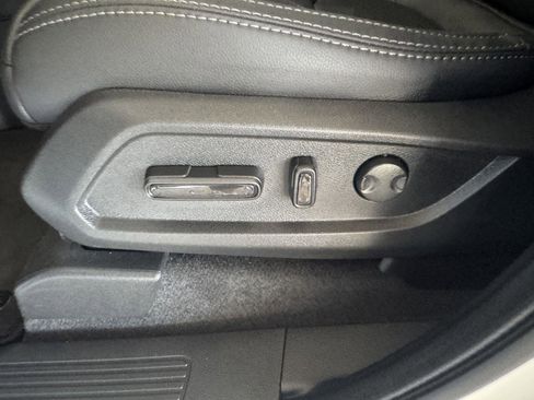 Used 2025 Honda Pilot Touring image 29