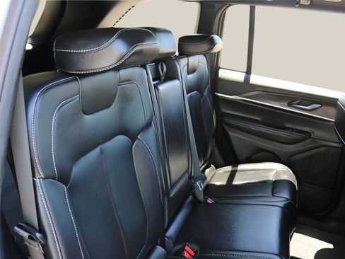 Used 2025 Jeep Grand Cherokee Limited RWD image 17