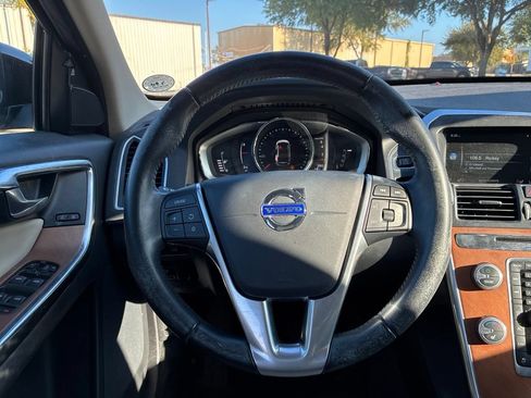Used 2017 Volvo XC60 T5 Inscription w/ Preferred Option Package FWD image 17