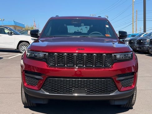New 2025 Jeep Grand Cherokee Altitude image 5