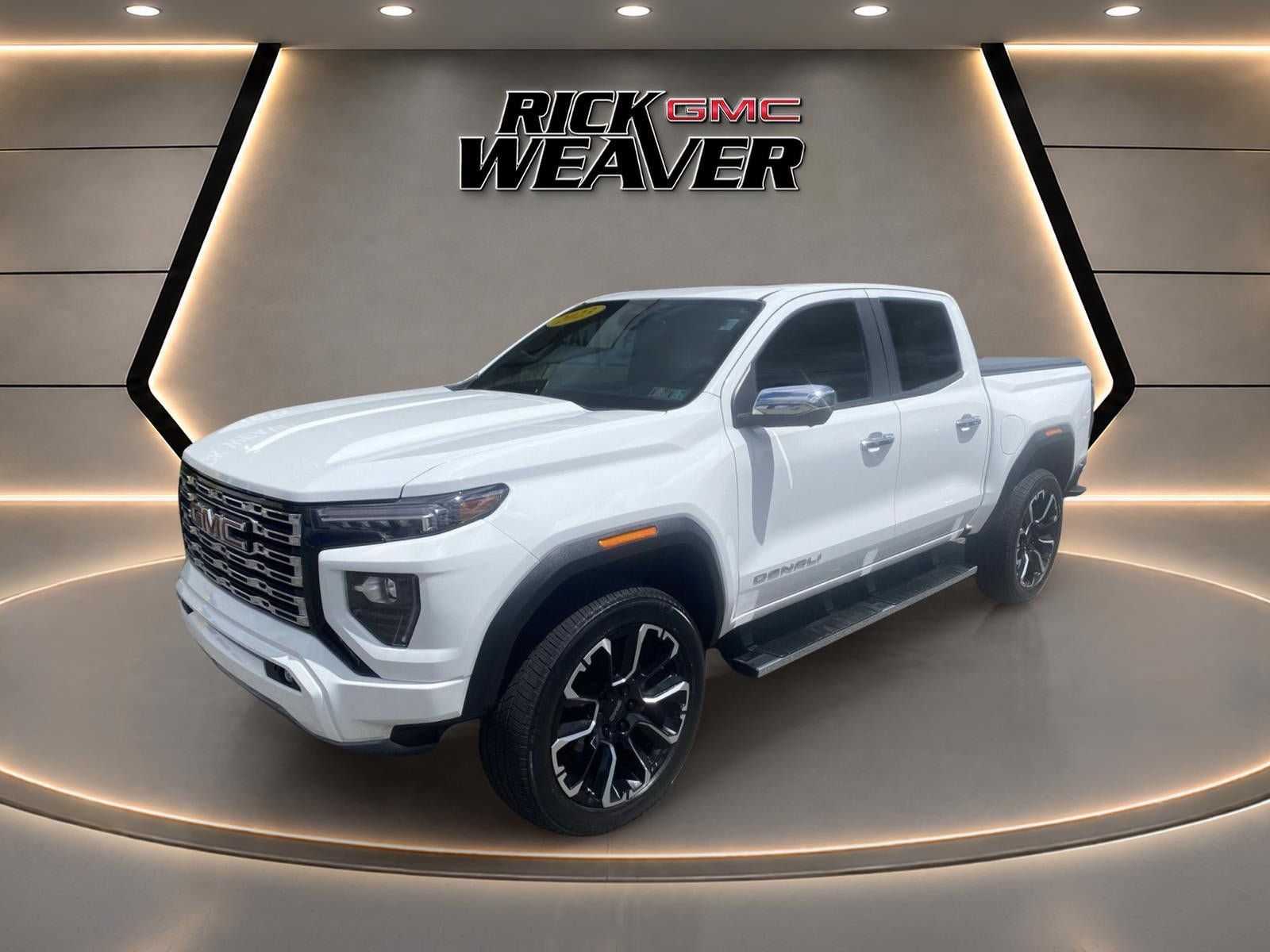 Used 2023 GMC Canyon Denali AWD/4WD image 2