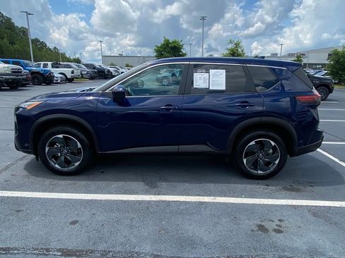 Used 2024 Nissan Rogue SV AWD/4WD image 4