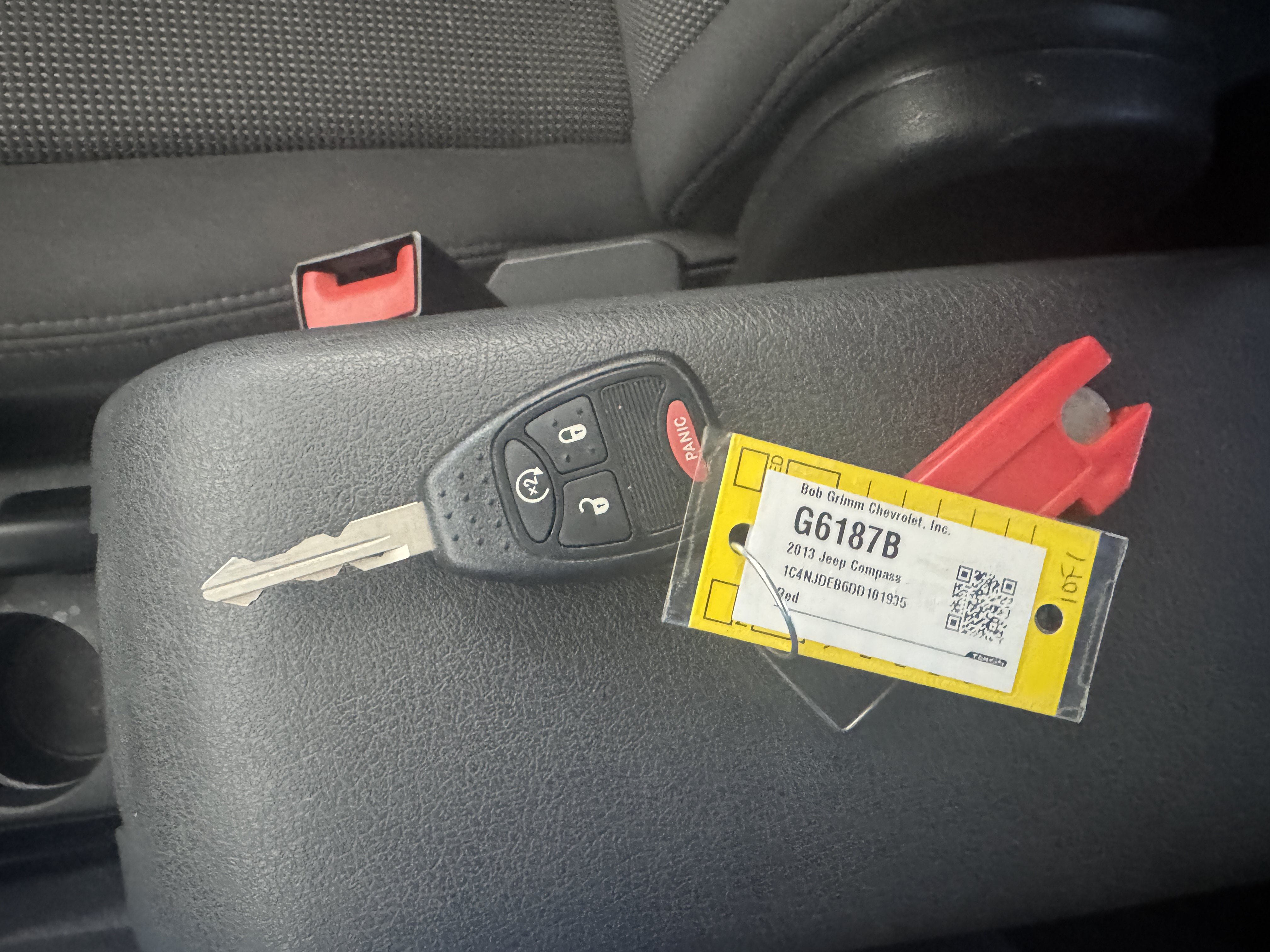 Used 2013 Jeep Compass Latitude w/ Sun/Sound Group AWD/4WD image 4