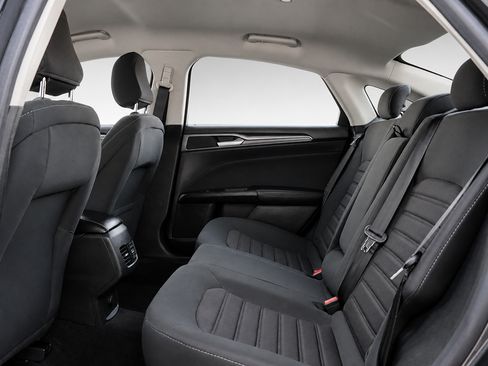 Used 2020 Ford Fusion SE FWD image 17
