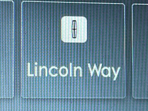 Certified 2022 Lincoln Corsair Reserve w/ Equipment Group 201A image 9