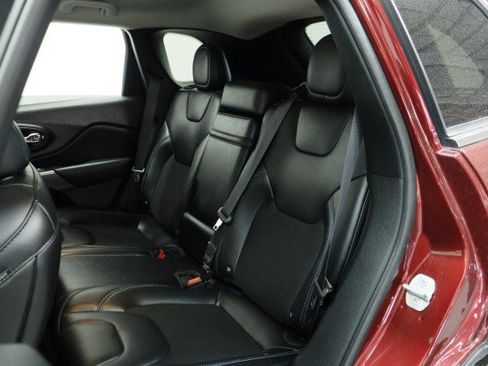 Used 2019 Jeep Cherokee Latitude Plus FWD image 29
