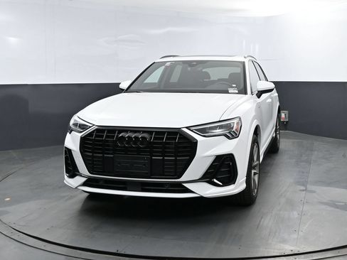 Used 2025 Audi Q3 2.0T Premium w/ Black Optic Sport Package AWD/4WD image 2
