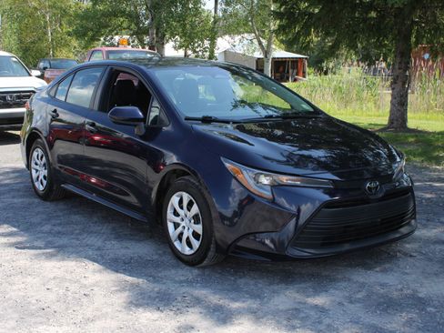Used 2024 Toyota Corolla LE FWD image 3
