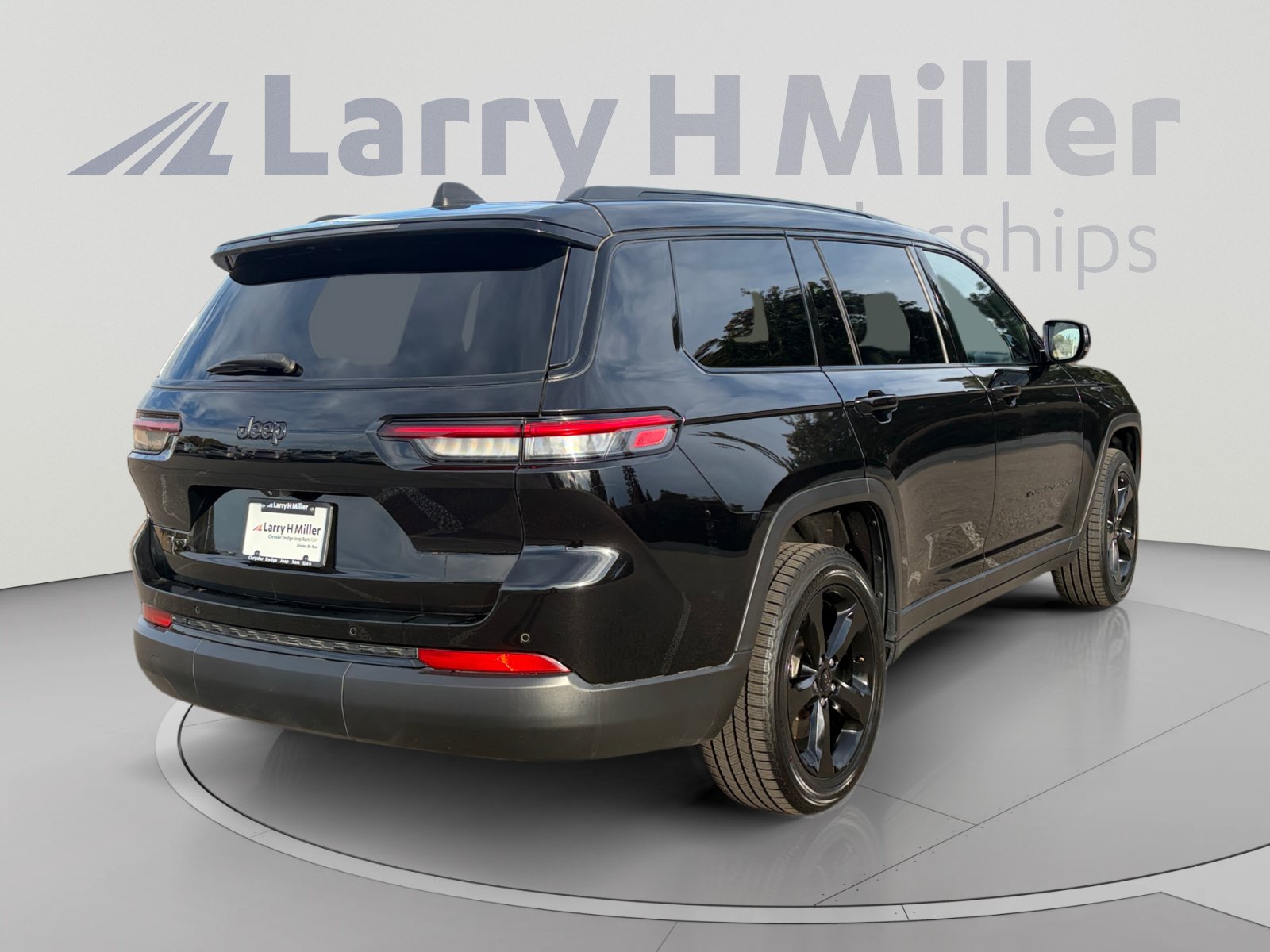 Used 2023 Jeep Grand Cherokee L Laredo AWD/4WD image 6