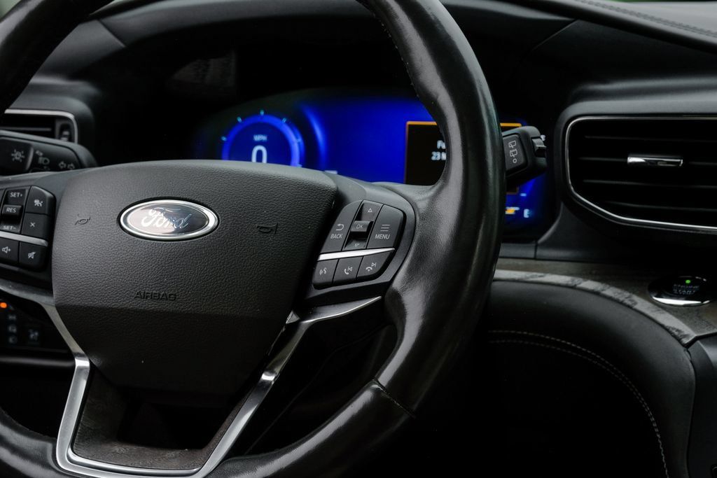 Used 2020 Ford Explorer Platinum w/ Premium Technology Package AWD/4WD image 22