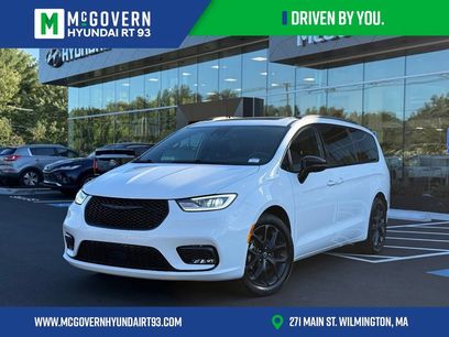 Used 2025 Chrysler Pacifica Limited
