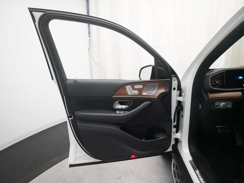 Used 2022 Mercedes-Benz GLS 450 4MATIC image 29