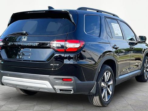 Used 2025 Honda Pilot Elite image 6