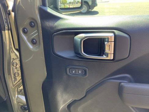 New 2025 Jeep Gladiator Sport image 39