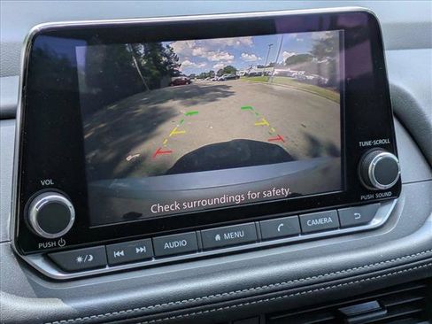 Used 2024 Nissan Rogue S FWD image 12