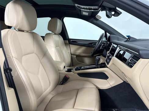 Certified 2023 Porsche Macan image 24