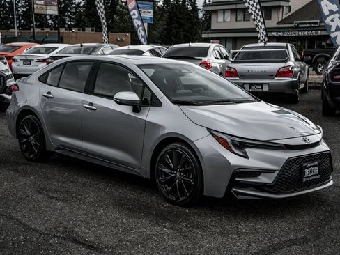Used 2023 Toyota Corolla SE w/ SE Package FWD image 4