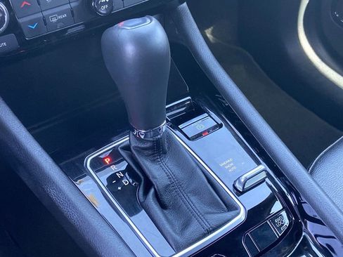 Used 2025 Jeep Compass Limited image 11