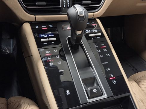 Used 2026 Porsche Macan image 25