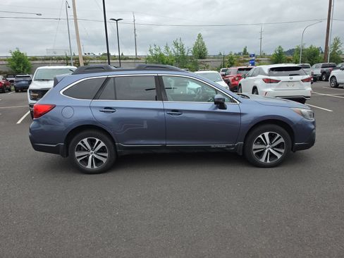 Used 2018 Subaru Outback 3.6R Limited AWD/4WD image 5