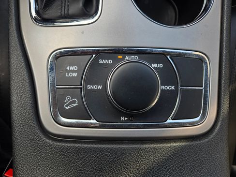 Used 2022 Jeep Grand Cherokee Limited image 32