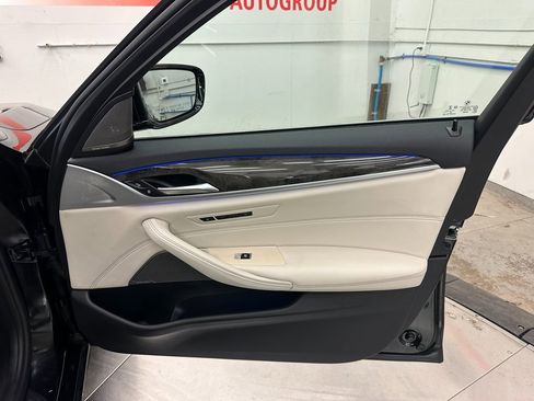 Used 2023 BMW 540i xDrive w/ Premium Package image 34