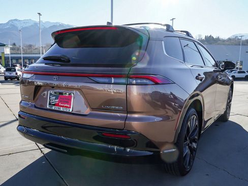 Certified 2025 Toyota Crown Signia image 8