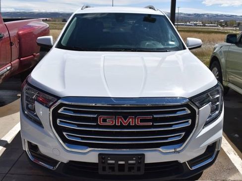 Used 2024 GMC Terrain SLT AWD/4WD image 2