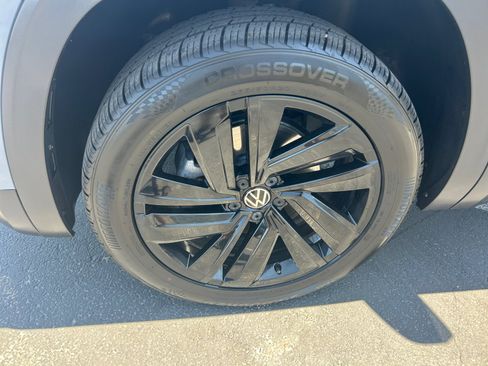 Used 2022 Volkswagen Atlas Cross Sport SE FWD image 25