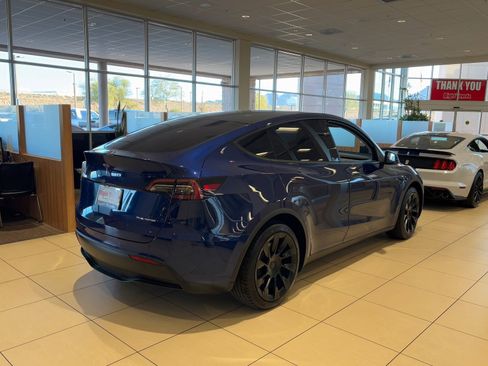 Used 2021 Tesla Model Y Long Range image 4