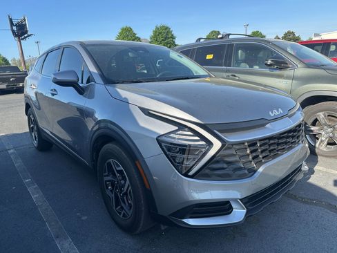 Used 2024 Kia Sportage LX image 2