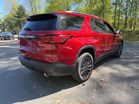 Used 2023 Chevrolet Traverse RS AWD/4WD image 3