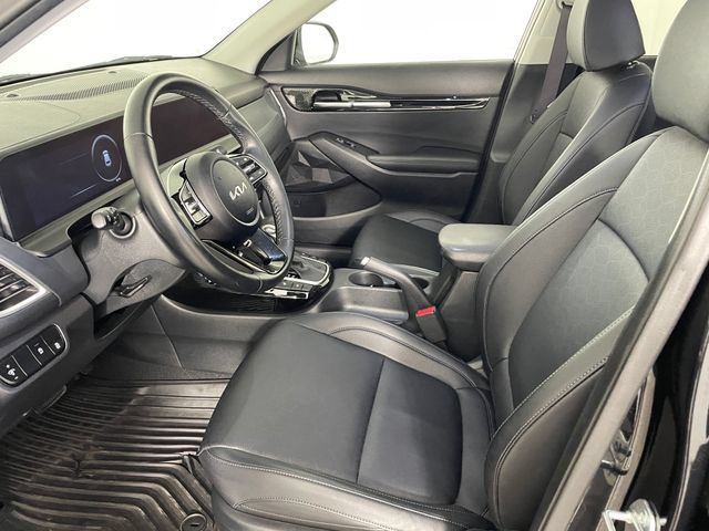 Used 2024 Kia Seltos EX AWD/4WD image 2