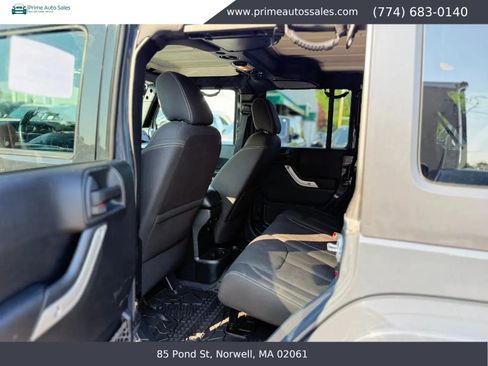 Used 2016 Jeep Wrangler Unlimited Sahara w/ Dual Top Group AWD/4WD image 13