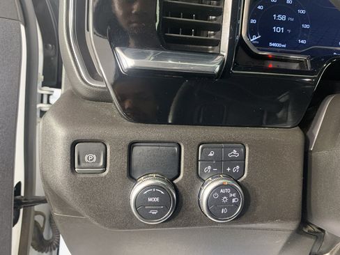 Used 2025 GMC Sierra 1500 SLT RWD image 15