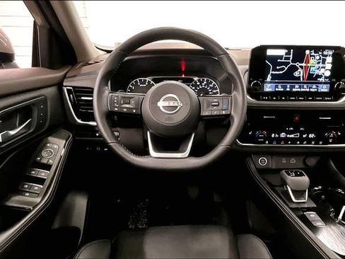 Used 2023 Nissan Rogue SL AWD/4WD image 6