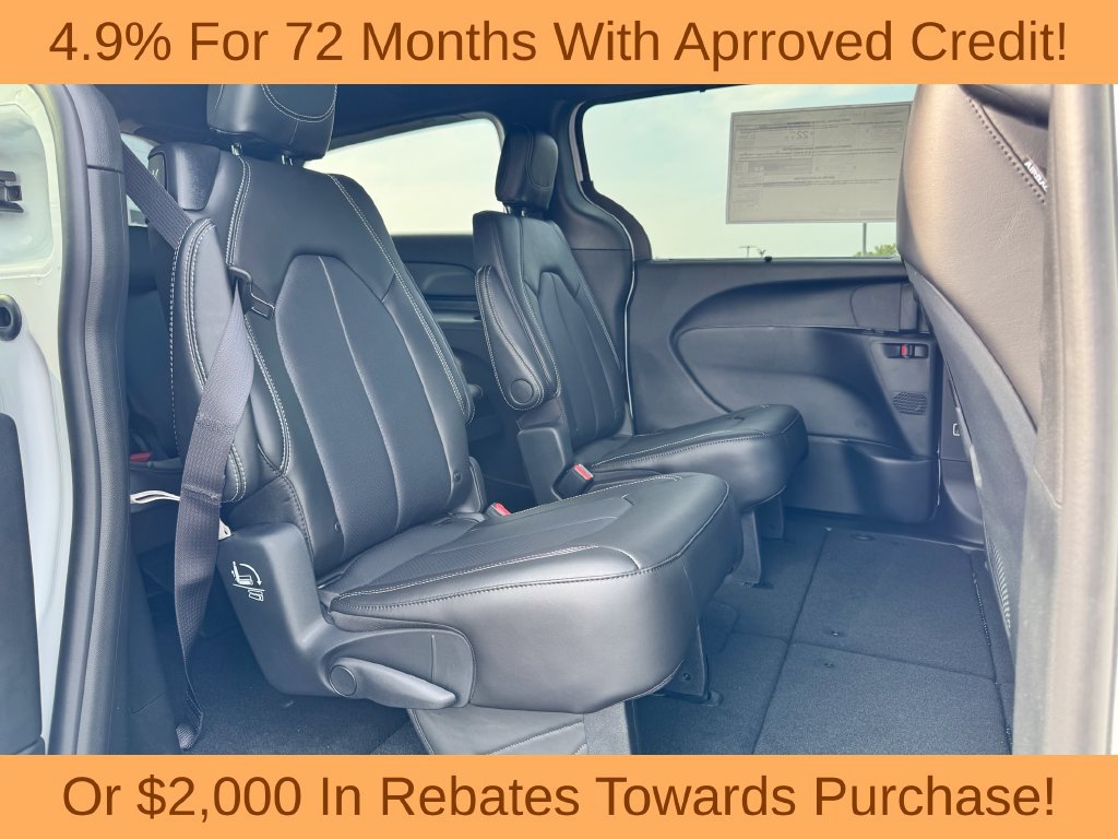 New 2027 Chrysler Pacifica Select FWD image 12
