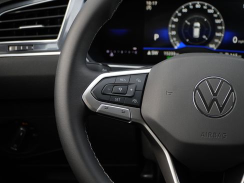 Used 2024 Volkswagen Tiguan SE image 22