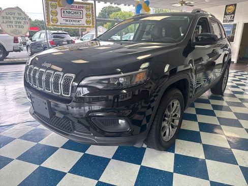 Used 2019 Jeep Cherokee Latitude Plus image 3
