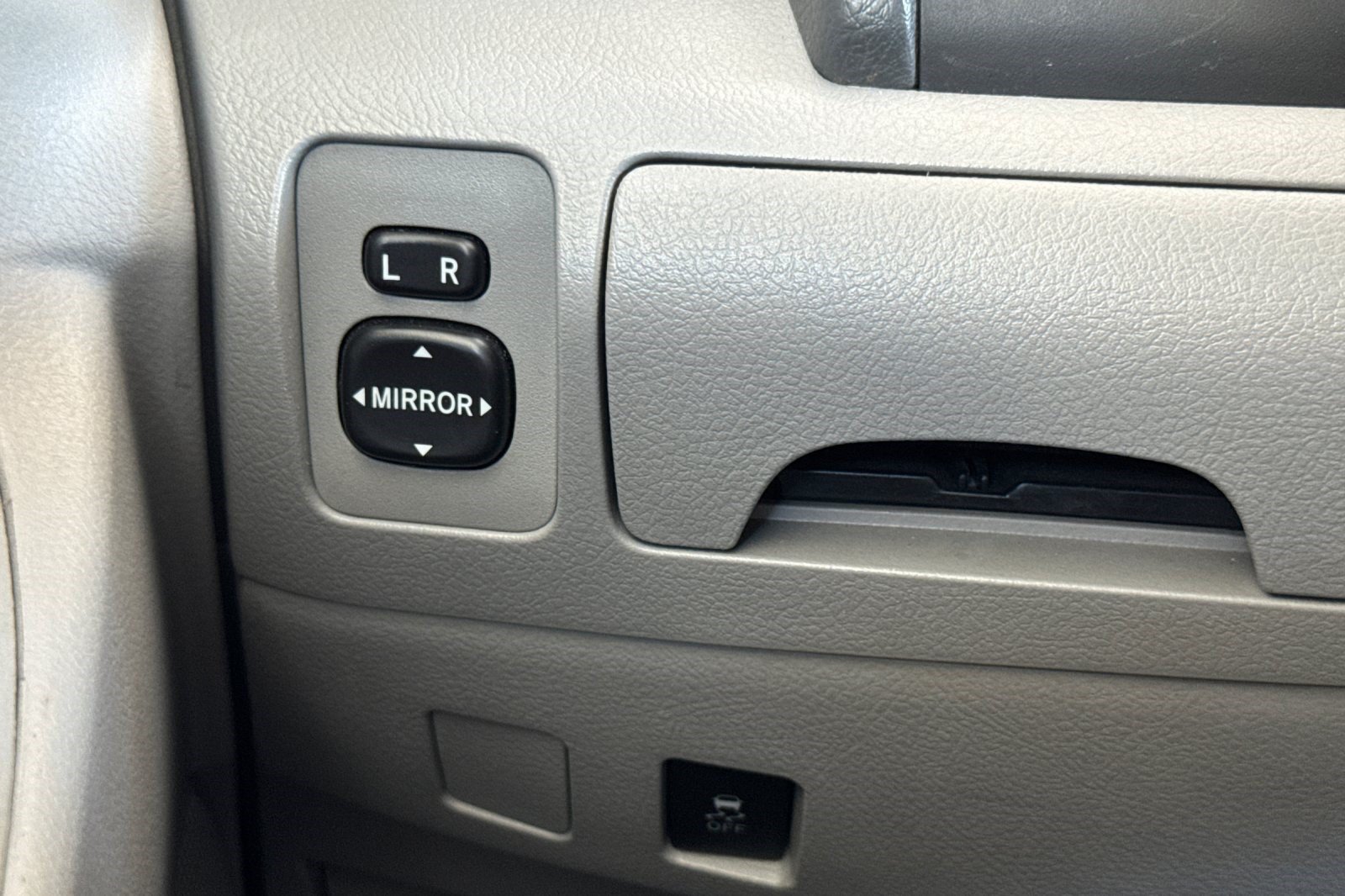 Used 2010 Toyota Camry LE FWD image 33
