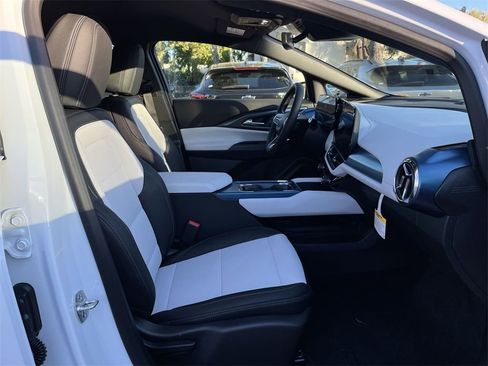 New 2026 Chevrolet Equinox EV LT image 26